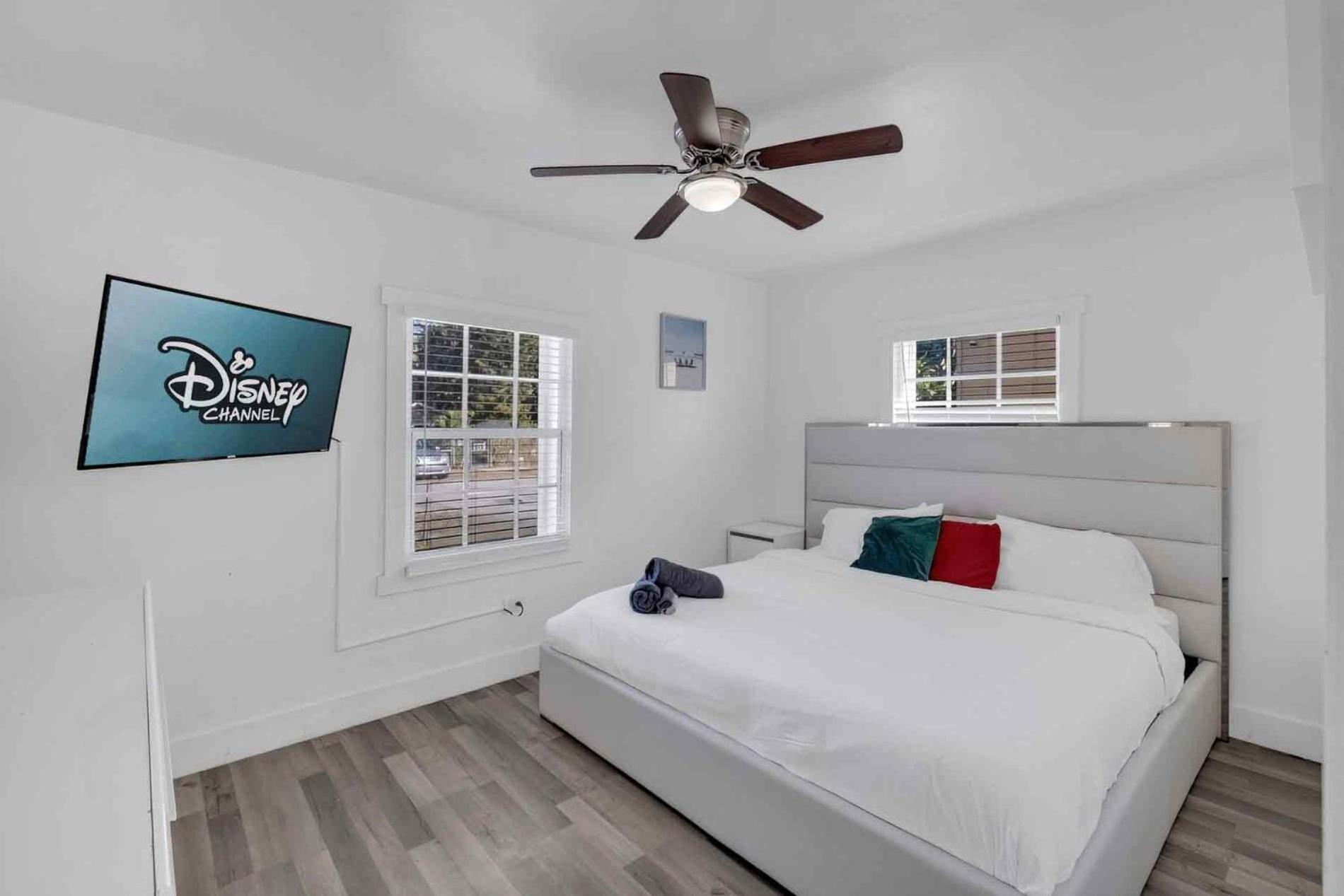 Сasa de vacaciones Happy House Miami! Same Name Everywhere - 3 Bedroom House - 1 King - 3 Queens Miami
