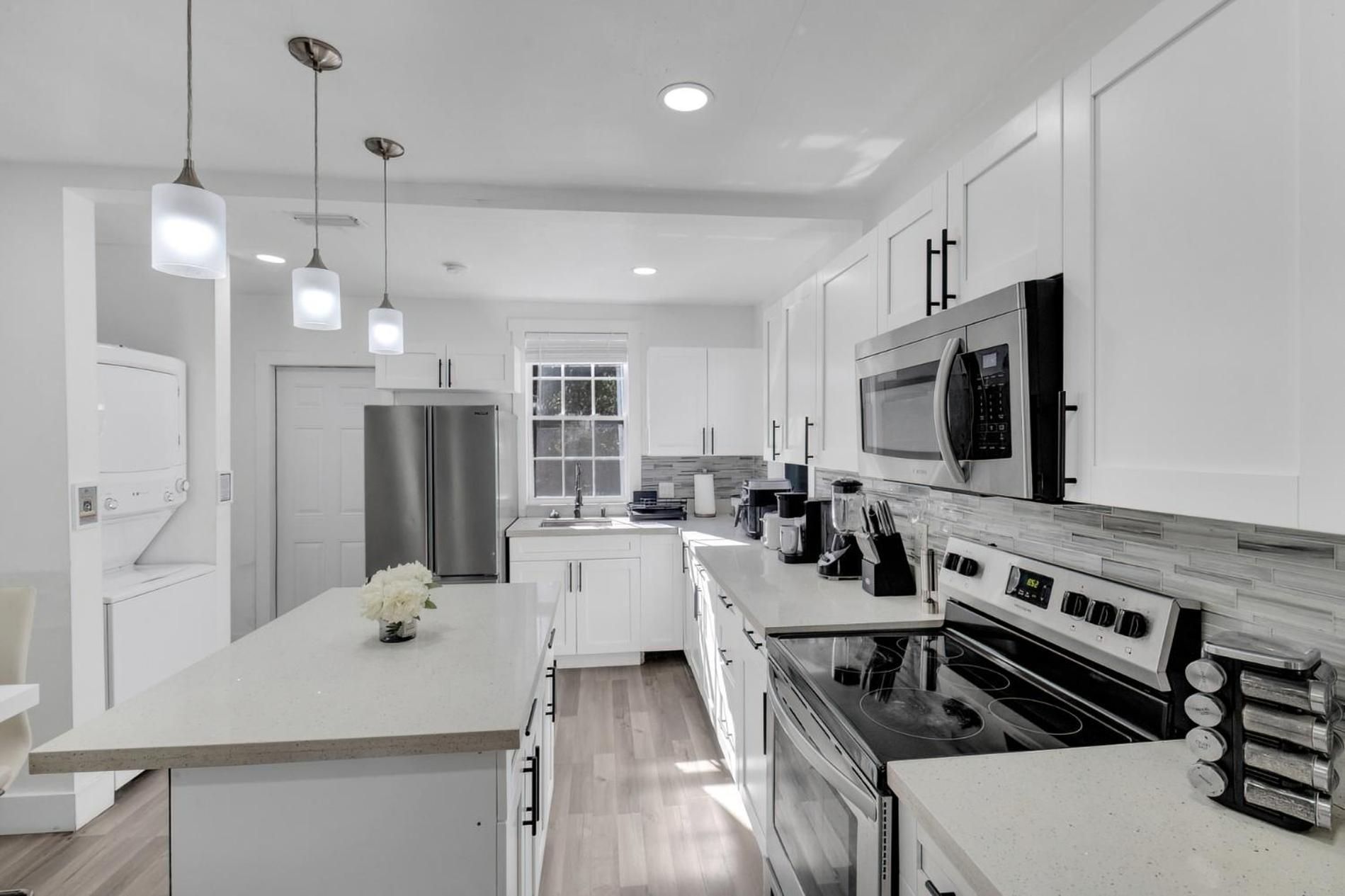 Сasa de vacaciones Happy House Miami! Same Name Everywhere - 3 Bedroom House - 1 King - 3 Queens