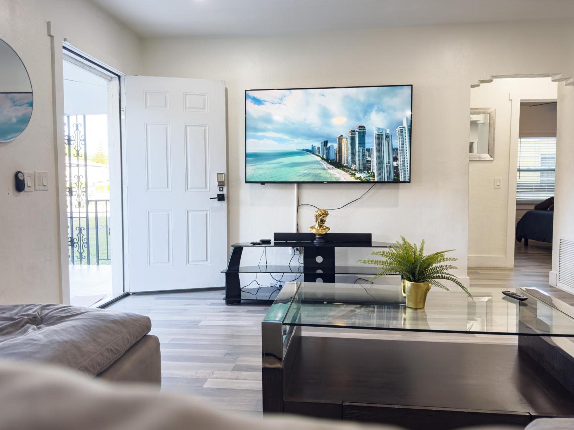 Happy House Miami! Same Name Everywhere - 3 Bedroom House - 1 King - 3 Queens Сasa de vacaciones *