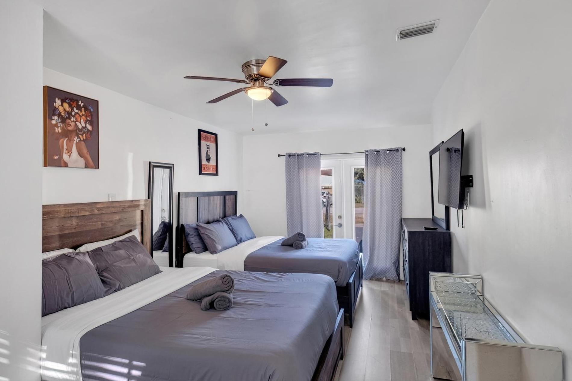 Сasa de vacaciones Happy House Miami! Same Name Everywhere - 3 Bedroom House - 1 King - 3 Queens Miami